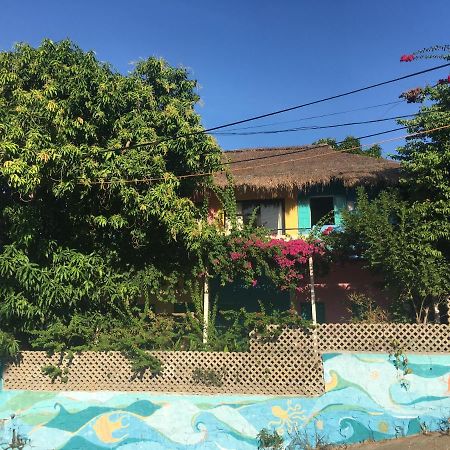 Готель Confetti House Куїнон Екстер'єр фото
